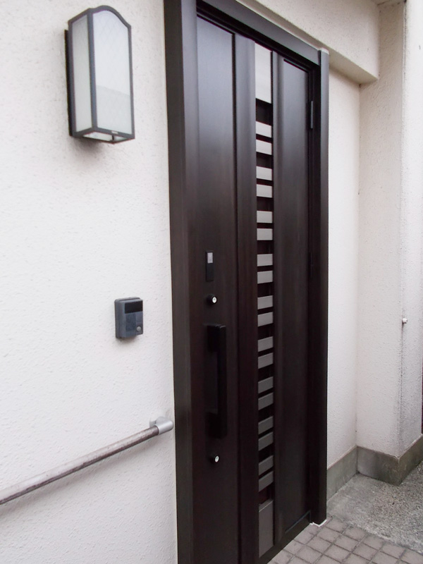 LIXILリシェントとリジェーロαでドアのお取替え